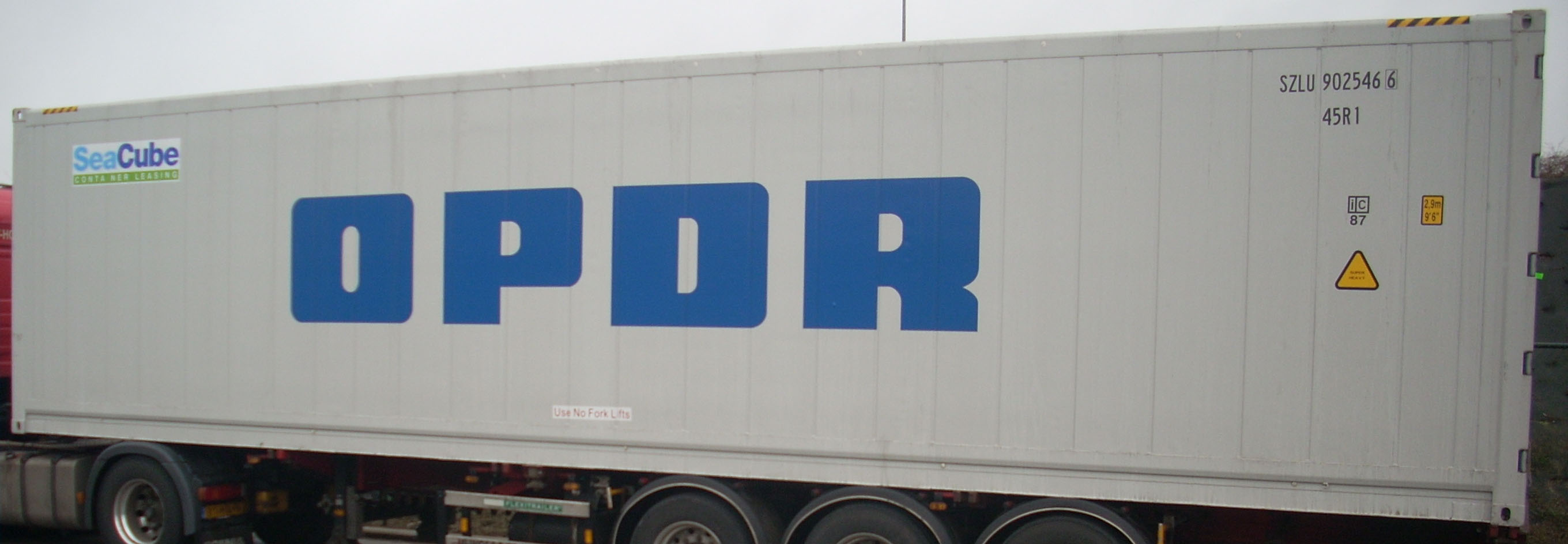 40REF container with prefix SZLU